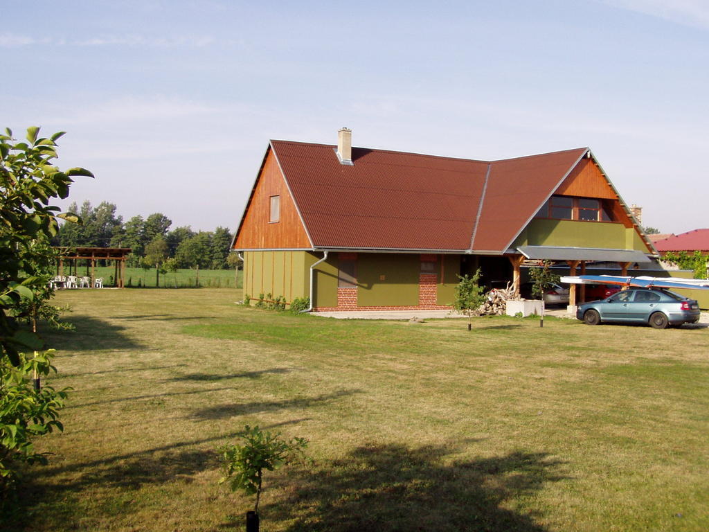 Penzion Pod Vapenkami Straznice Exterior photo
