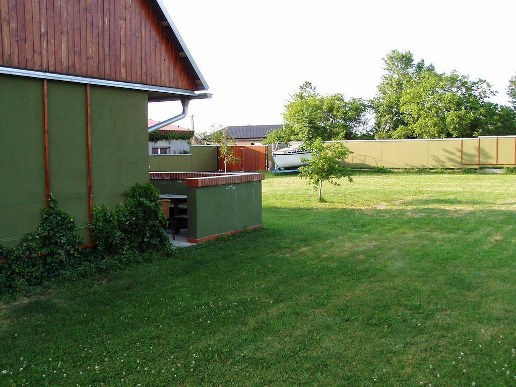 Penzion Pod Vapenkami Straznice Exterior photo