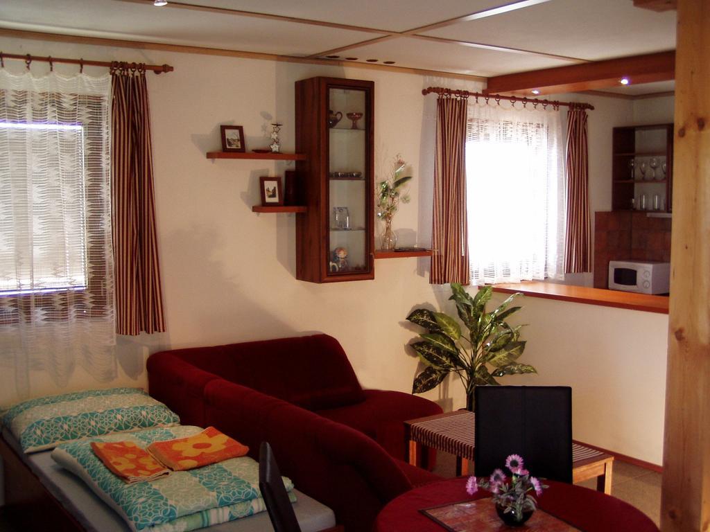 Penzion Pod Vapenkami Straznice Room photo